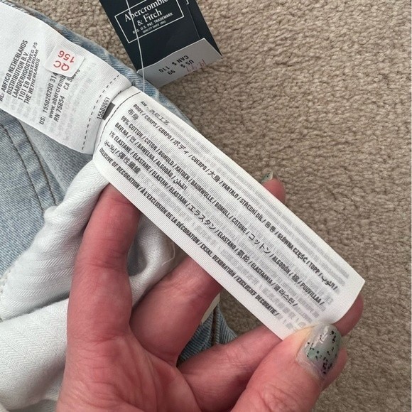 NWT Abercrombie & Fitch The Mom High Rise Distressed Jeans 36 - Picture 13 of 14